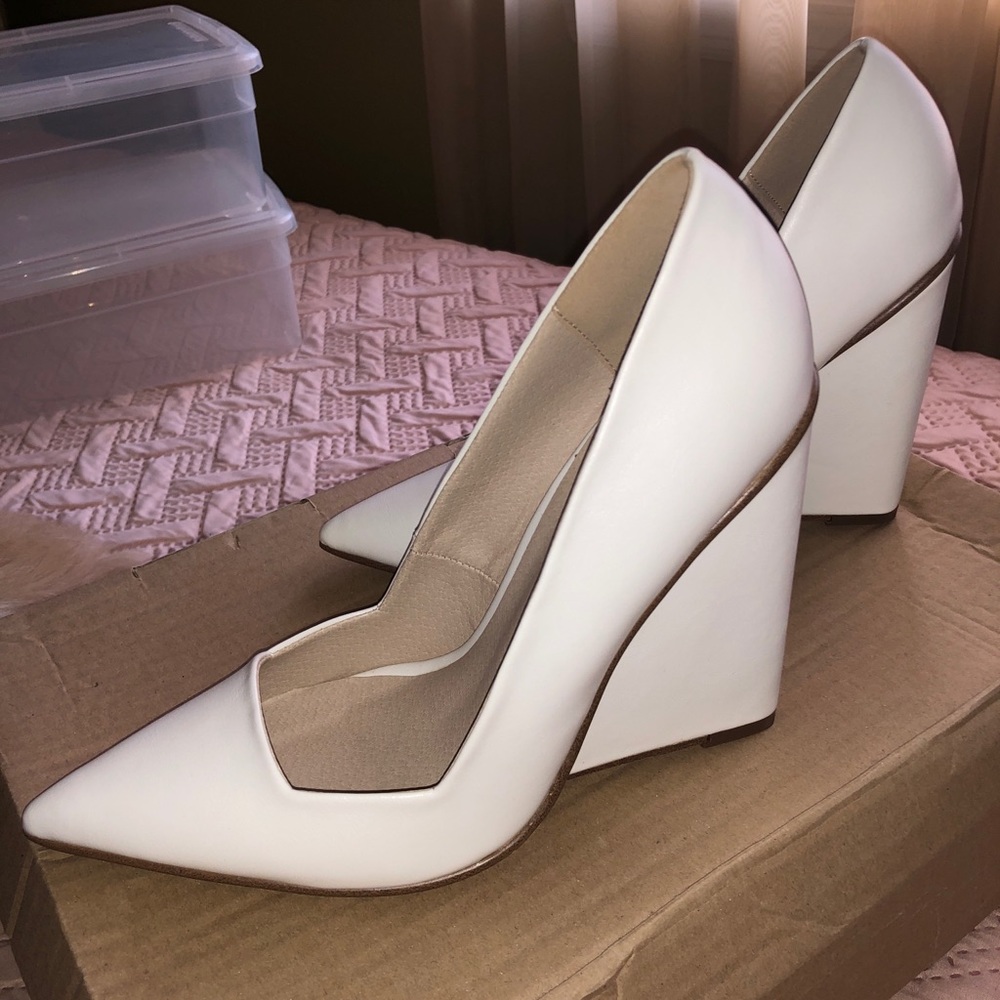 White pointed toe wedges